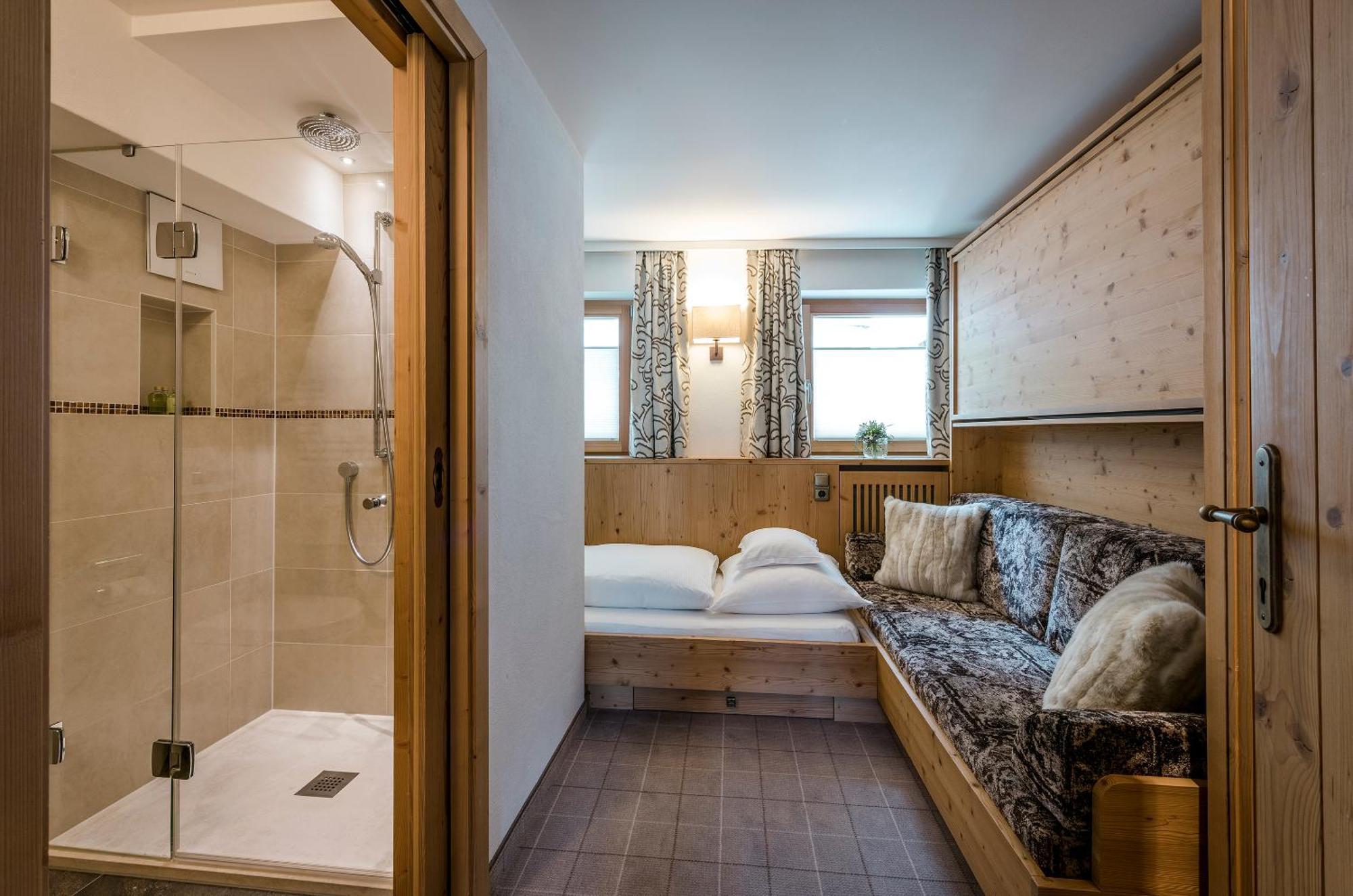 Hotel Auenhof Лех ам Алберг Екстериор снимка