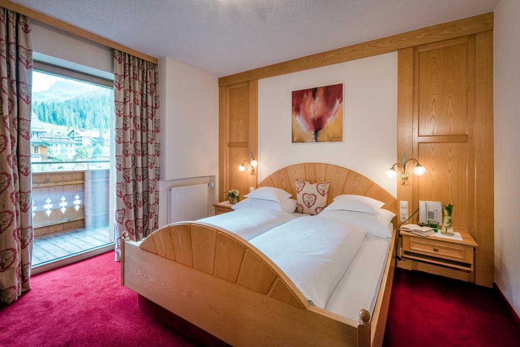 Hotel Auenhof Лех ам Алберг Екстериор снимка