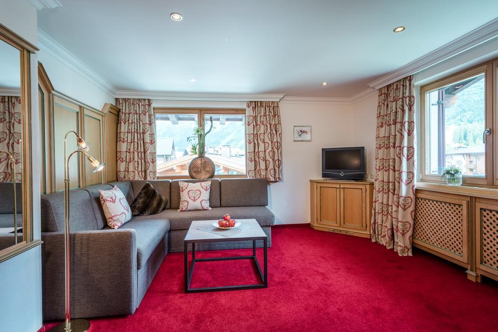 Hotel Auenhof Лех ам Алберг Екстериор снимка